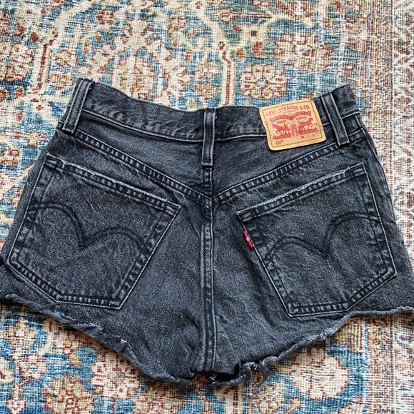 Levi’s 501 Shorts - Picture 4 of 6